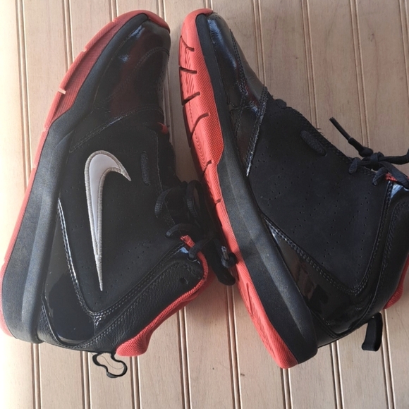 Nike Youth Size 5 Team Hustle High-top Basketball Boy Lace Up Sneakers - Picture 8 of 12